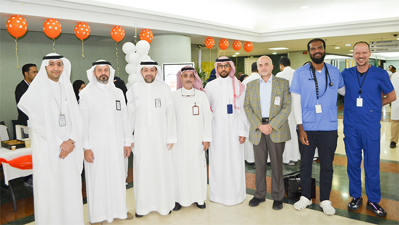 مدير قسم العلاج الطبيعي المكلف الأستاذ فيصل اليحيوي وعدد من مدراء الإدارات والأقسام