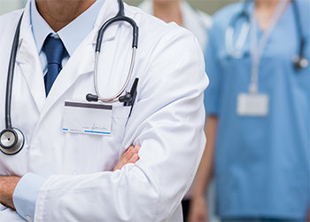 طبيب وممارسين صحيين