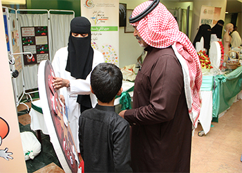 مستشفى الملك عبدالعزيز بالأحساء يحتفي بيوم الكلى بمحاضرات ومعرض توعوي