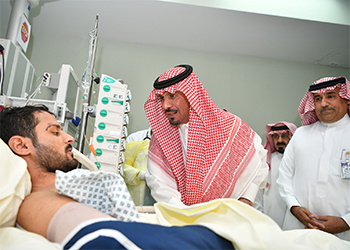 سمو وزير الحرس الوطني يزور مصابي الحد الجنوبي