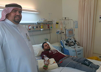 Dr. Zayed Al Zahrani with the donor 