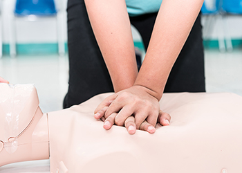 مدينة الملك عبدالعزيز الطبية بجدة تشارك في اليوم العالمي للإسعافات الأولية