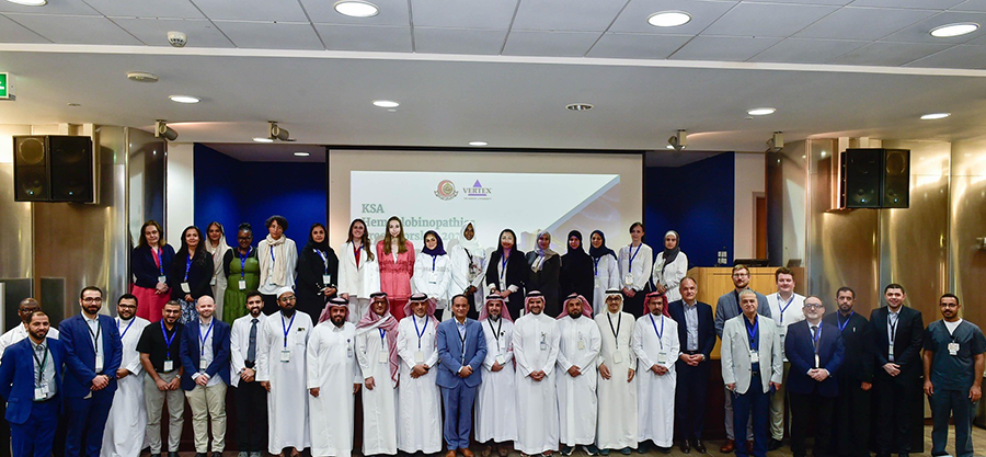 صورة جماعية لممارسين صحيين من الشؤون الصحية بوزارة الحرس الوطني خلال برنامج تدريبي عن العلاج الجيني واعتلال الدم الوراثي.